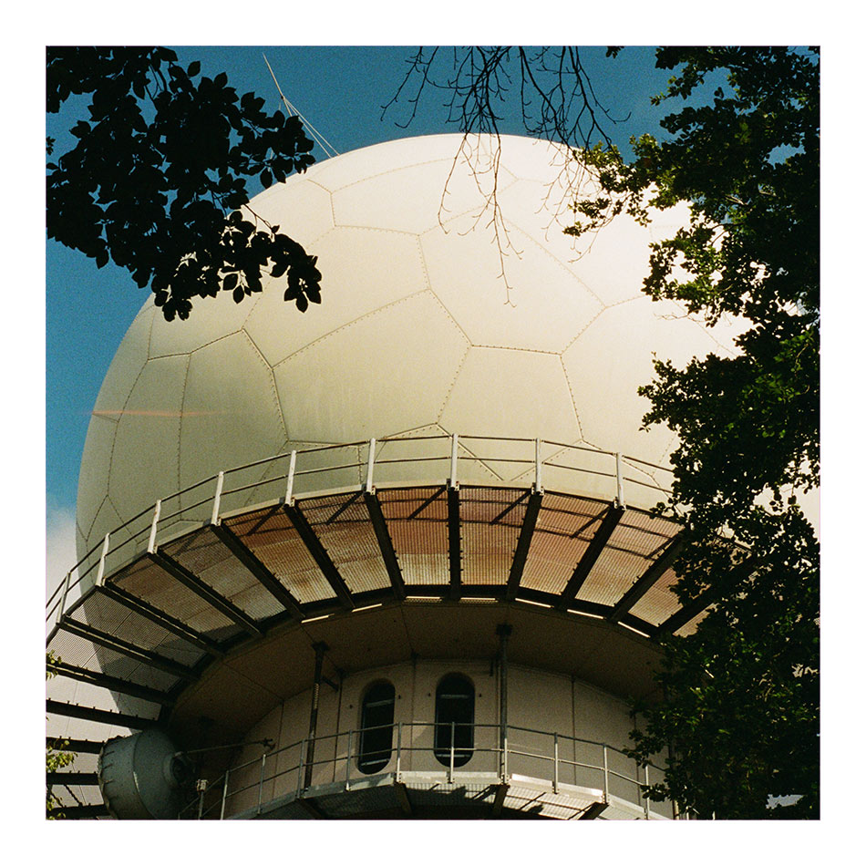 Maahanmuuttovirasto <br> Salainen Tiedosto <br> Library Lathe LP